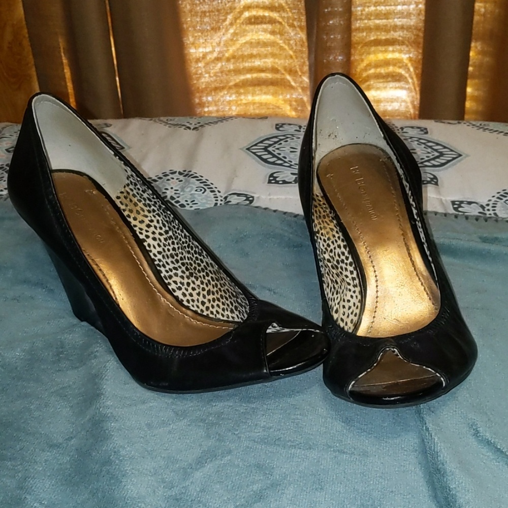 Black wedge peep toe